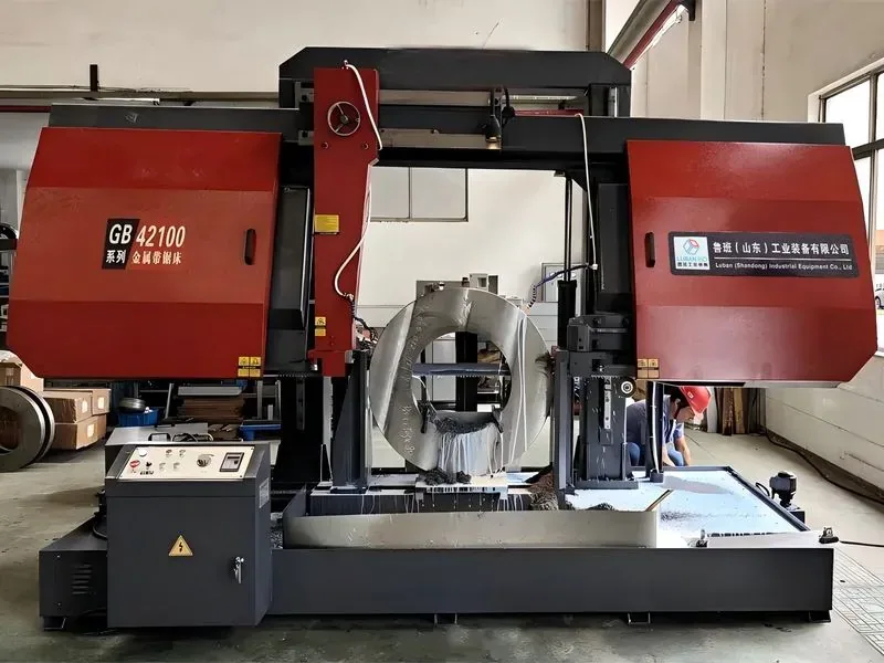 Крупная заготовка на реальном станке LUBAN GB42100